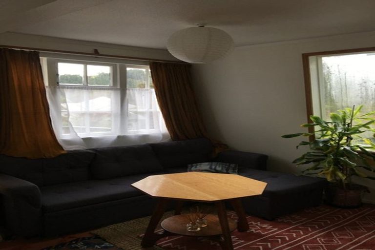 Photo of property in 92 Wyndham Road, Pinehaven, Upper Hutt, 5019