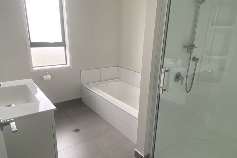 Photo of property in 11 Discovery Place, Marfell, New Plymouth, 4310