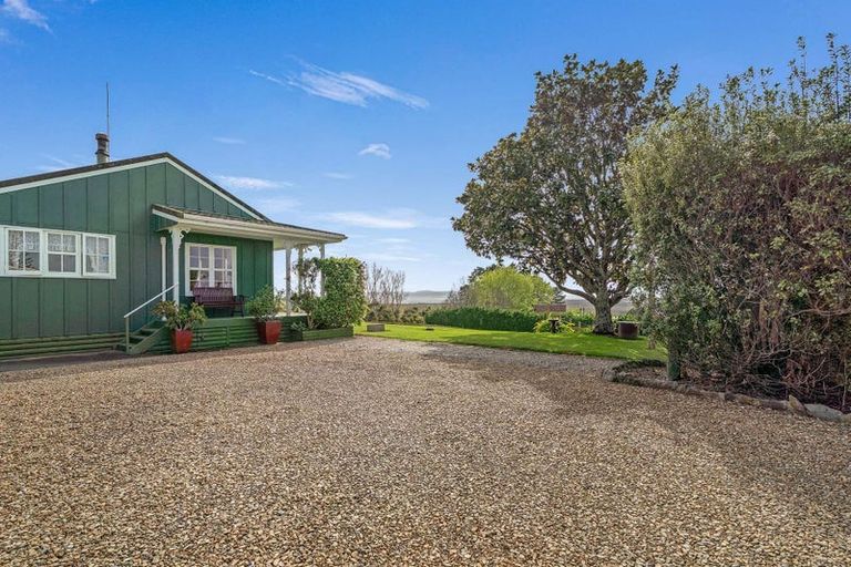 Photo of property in 5 Mcleod Road, South Head, Helensville, 0874