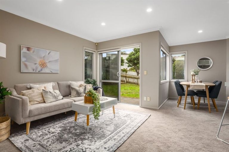 Photo of property in 5 Fiordland Place, Aotea, Porirua, 5024