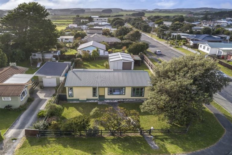 Photo of property in 32 Koromiko Street, Otaki Beach, Otaki, 5512