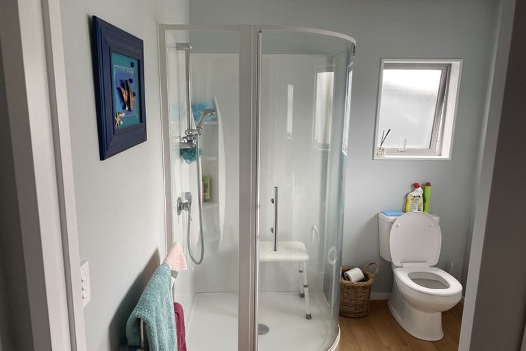 Photo of property in 8 Hadfield Place, Paraparaumu Beach, Paraparaumu, 5032