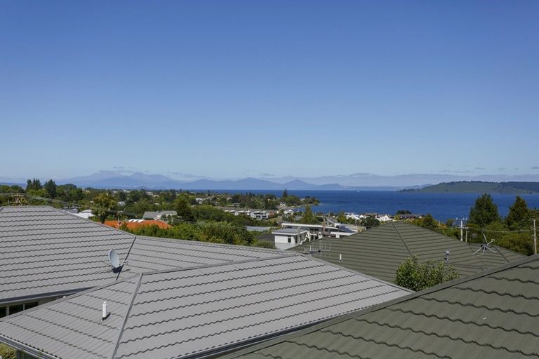 Photo of property in 1/40 Shepherd Road, Waipahihi, Taupo, 3330