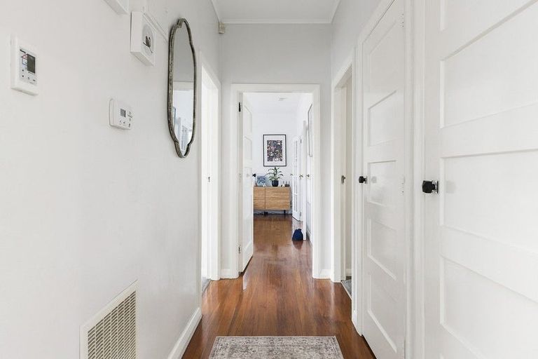 Photo of property in 55 Ranui Crescent, Khandallah, Wellington, 6035