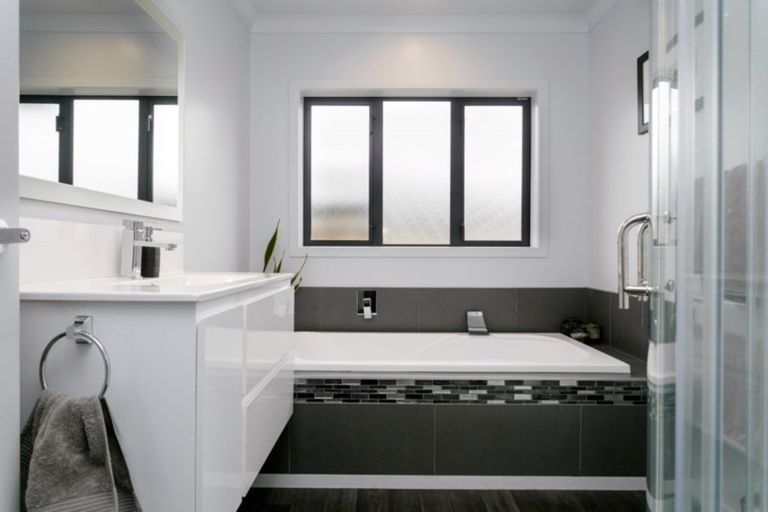 Photo of property in 24 Huka Heights Drive, Rangatira Park, Taupo, 3330