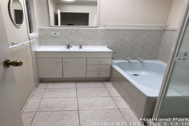 Photo of property in 1/1 Ballater Place, Highland Park, Auckland, 2010