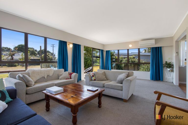 Photo of property in 19 Roretana Drive, Athenree, Katikati, 3177