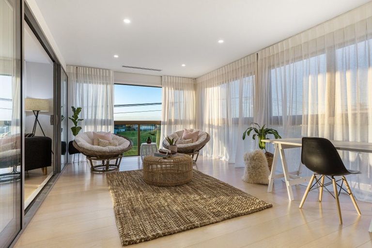 Photo of property in 17 Winscombe Street, Belmont, Auckland, 0622