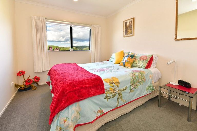 Photo of property in 16 Te Kauri Place, Helensville, 0800