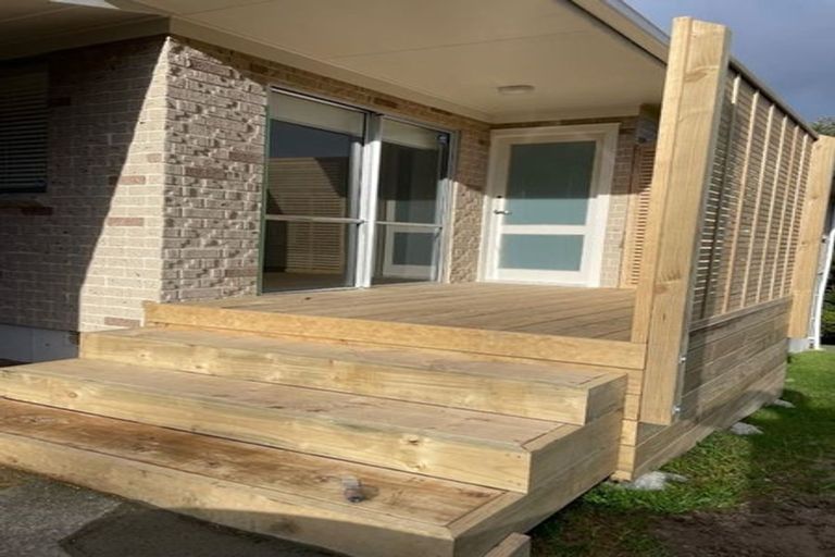 Photo of property in 115 Kemp Road, Massey, Auckland, 0614