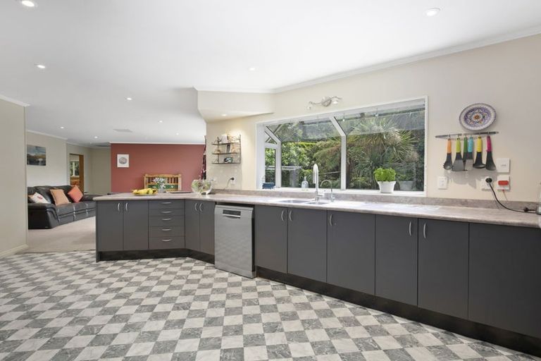 Photo of property in 23 Renown Road, Raumati South, Paraparaumu, 5032