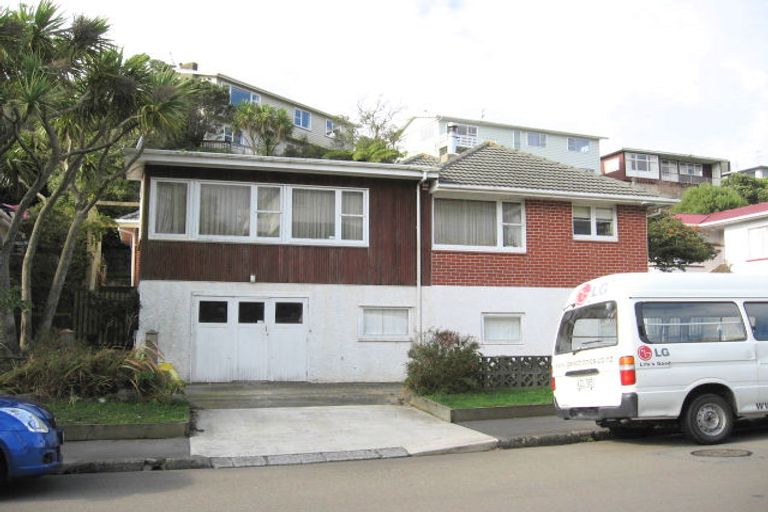 Photo of property in 102 Kenmore Street, Newlands, Wellington, 6037