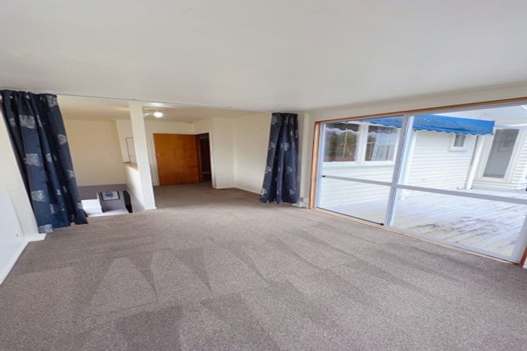 Photo of property in 1/520 Beach Road, Murrays Bay, Auckland, 0630
