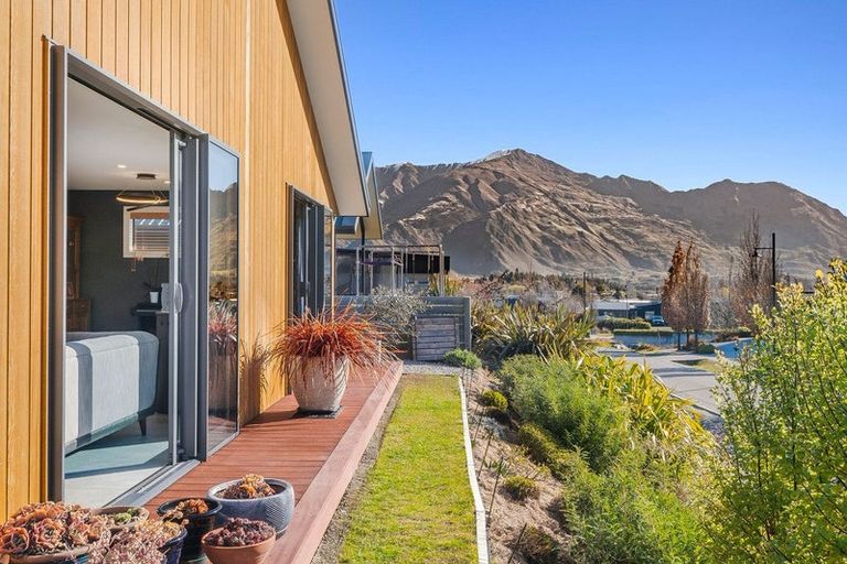 Photo of property in 23 Kereru Crescent, Wanaka, 9305