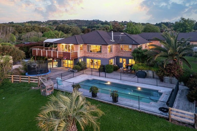 Photo of property in 57 Kaipara Road, Papakura, 2582