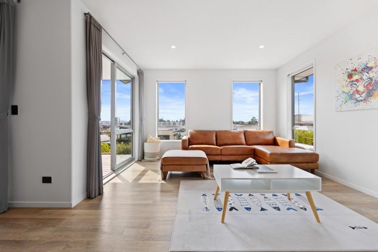 Photo of property in 36 Botanical Heights Drive, Waipahihi, Taupo, 3330