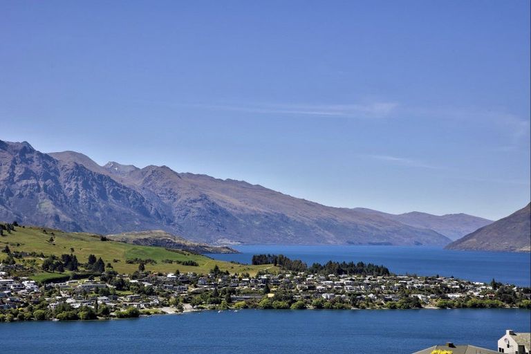 Photo of property in 1a Olivers Place, Queenstown, 9300