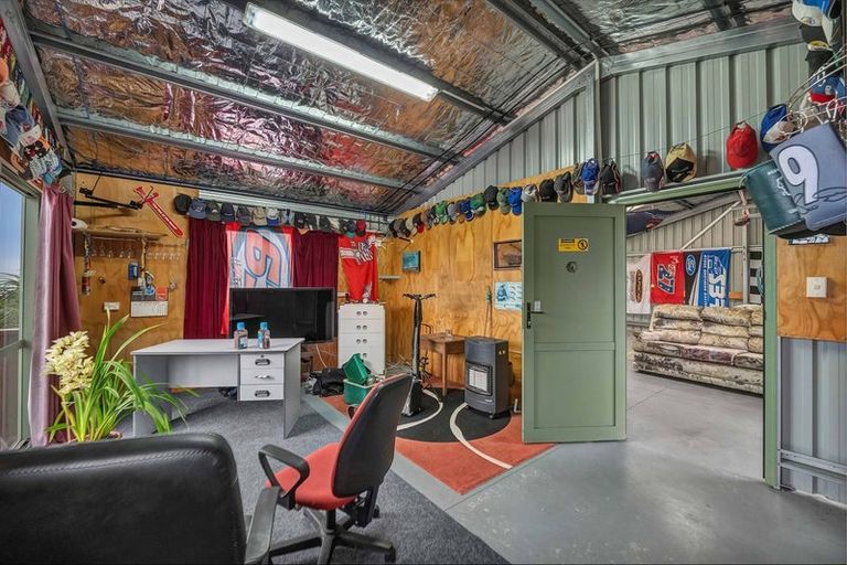 Photo of property in 111 Pioneer Road, Moturoa, New Plymouth, 4310