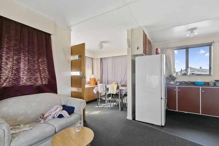 Photo of property in 15b Pencarrow Crescent, Wainuiomata, Lower Hutt, 5014