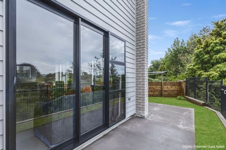 Photo of property in 14 Discovery Place, Marfell, New Plymouth, 4310