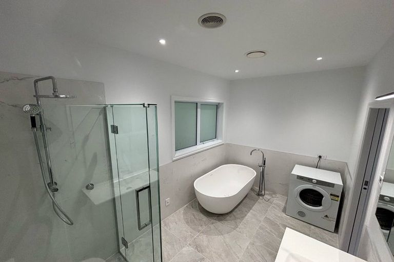 Photo of property in 43 Rona Street, Eastbourne, Lower Hutt, 5013