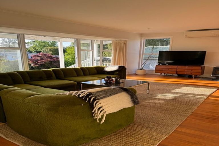 Photo of property in 25 Paragon Avenue, Beach Haven, Auckland, 0626