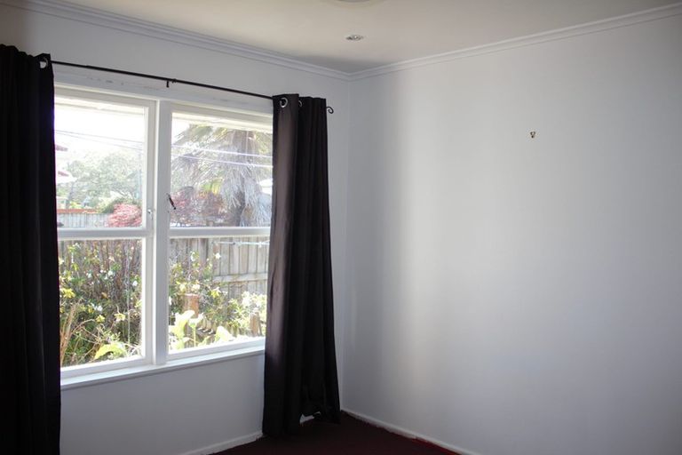 Photo of property in 2/10 Ocean View Road, Northcote, Auckland, 0627