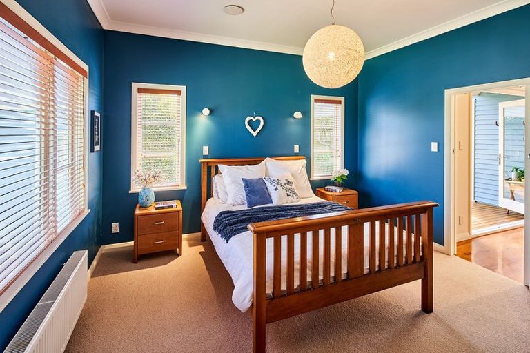 Photo of property in 2 Roxburgh Grove, Petone, Lower Hutt, 5012