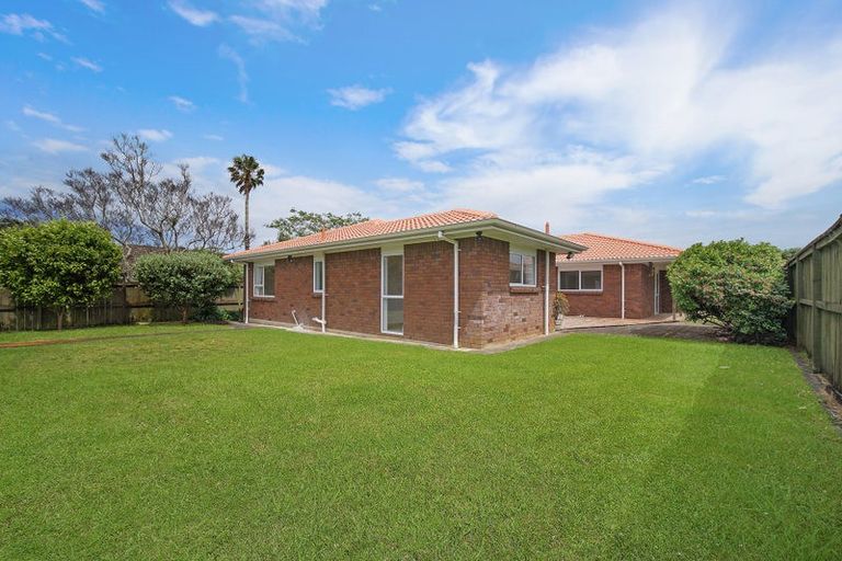 Photo of property in 11 Suncrest Drive, West Harbour, Auckland, 0618