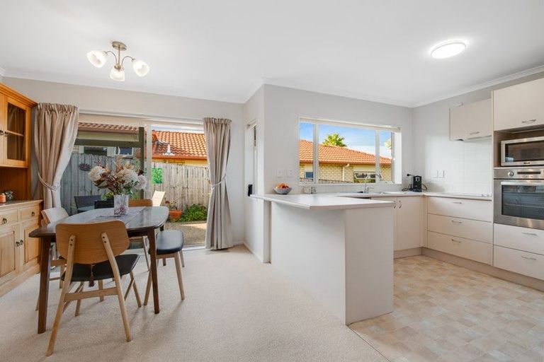 Photo of property in 25 Chesterfield Way, Orewa, 0931