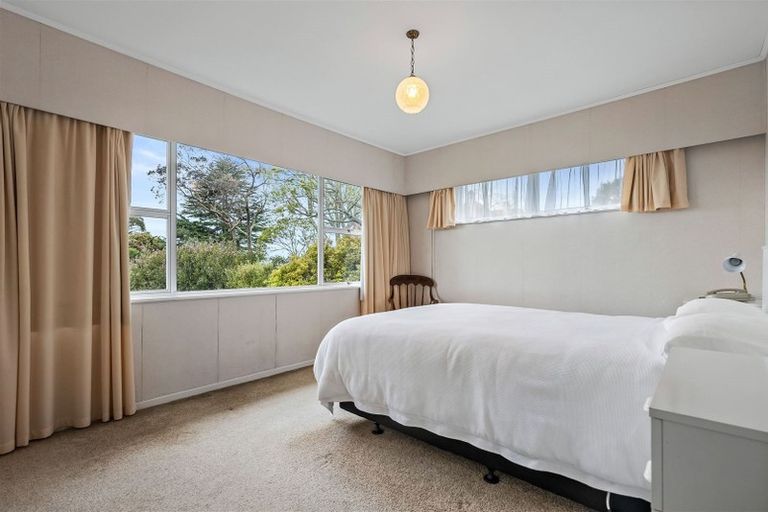 Photo of property in 20 Chivalry Road, Glenfield, Auckland, 0629