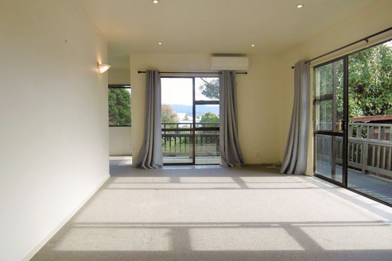 Photo of property in 2/36 Takapu Street, Henderson, Auckland, 0612