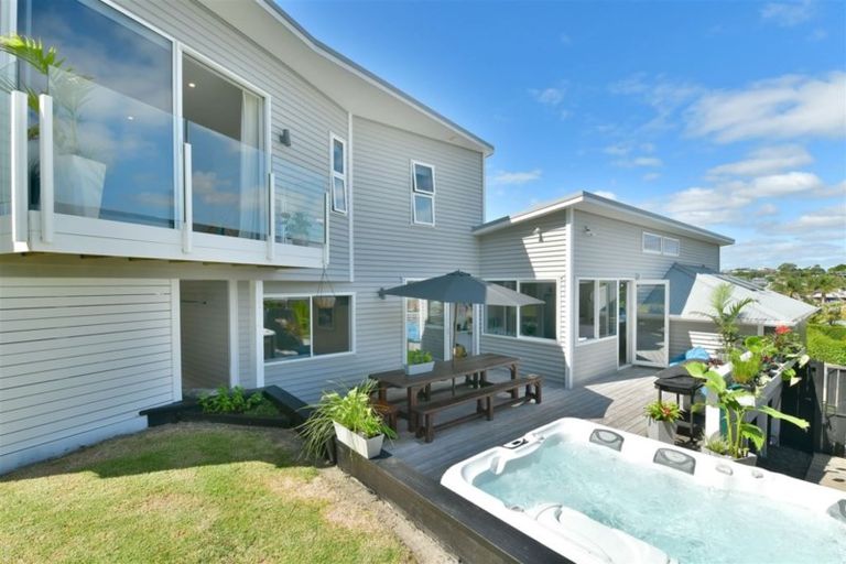 Photo of property in 69 De Luen Avenue, Tindalls Beach, Whangaparaoa, 0930