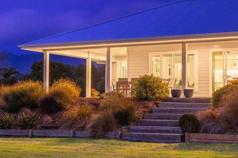 Photo of property in 32a Titoki Road, Waikanae Beach, Waikanae, 5036