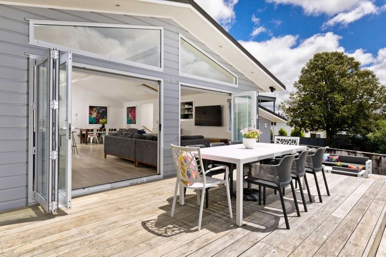 Photo of property in 8 Isobel Road, Greenhithe, Auckland, 0632