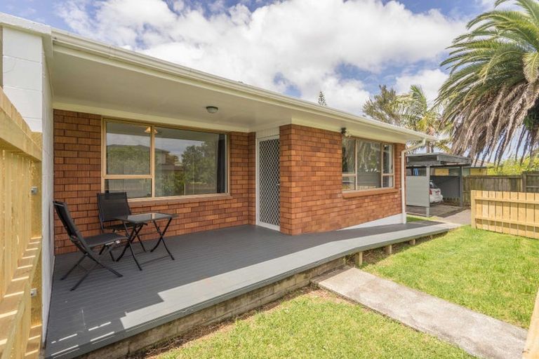 Photo of property in 3/70 Taikata Road, Te Atatu Peninsula, Auckland, 0610