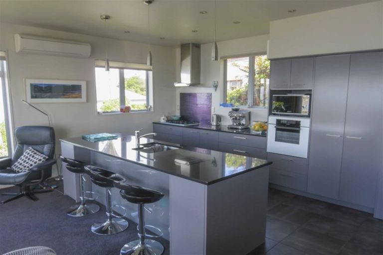 Photo of property in 86 Marine Parade, Bluff, 9814