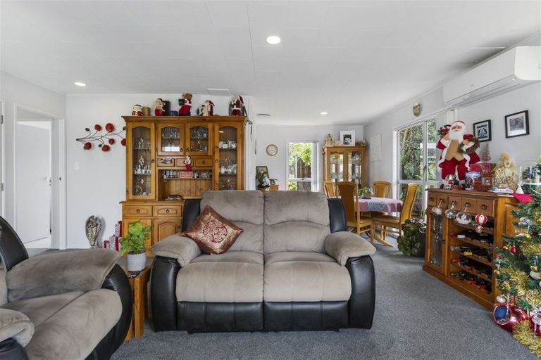Photo of property in 7 Woodman Place, West Harbour, Auckland, 0618