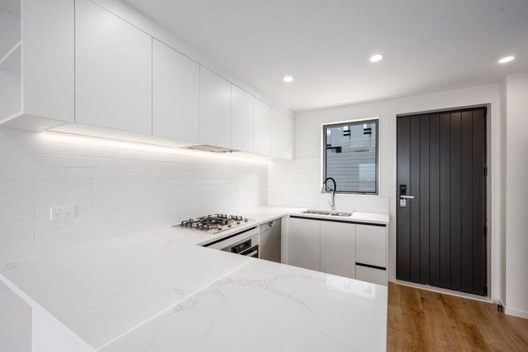 Photo of property in 5/737 East Coast Road, Browns Bay, Auckland, 0630