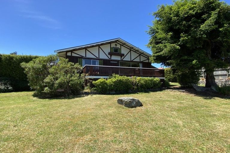 Photo of property in 35 Cedar Drive, Kelvin Heights, Queenstown, 9300