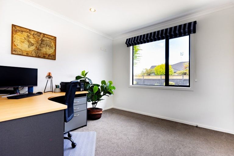 Photo of property in 35 Plescher Crescent, Leamington, Cambridge, 3432