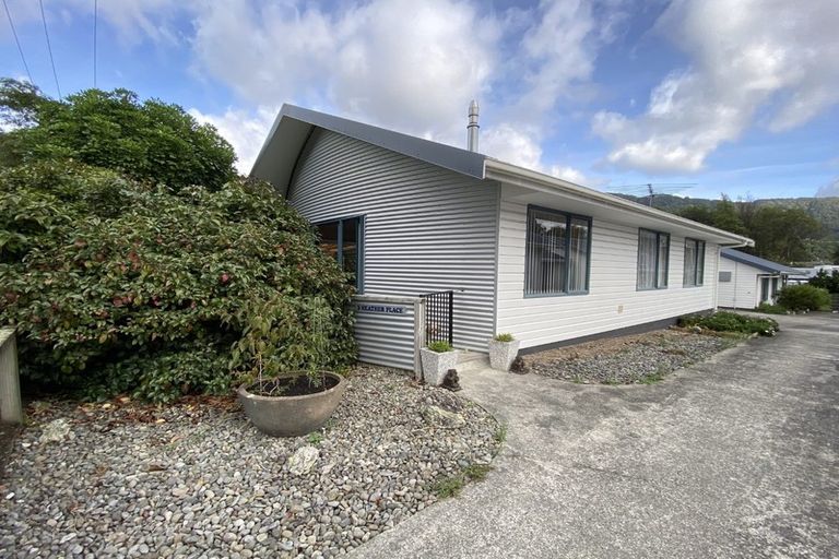 Photo of property in 3 Heather Place, Picton, 7220