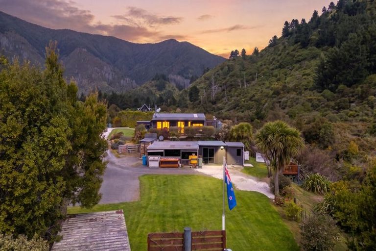 Photo of property in 102 Boons Valley Road, Waikawa, Picton, 7220