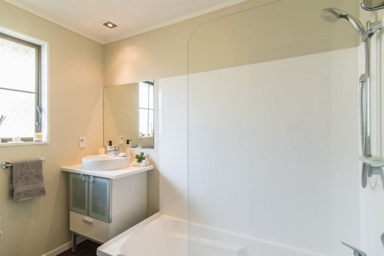 Photo of property in 64 Hathaway Avenue, Karori, Wellington, 6012