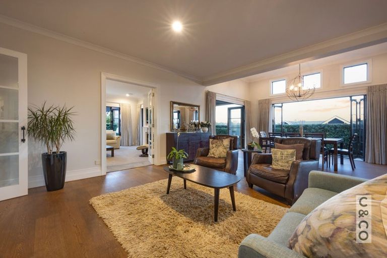 Photo of property in 8 Tauwaka Crescent, Riverhead, 0820