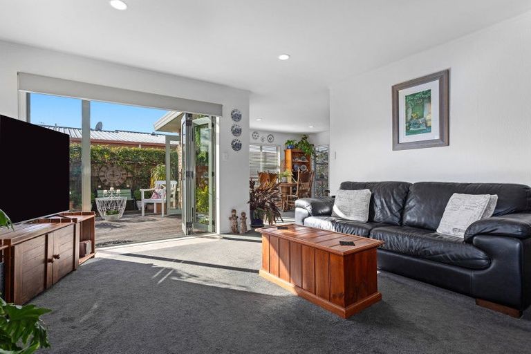 Photo of property in 9 Edgewater Grove, Whakatane, 3120