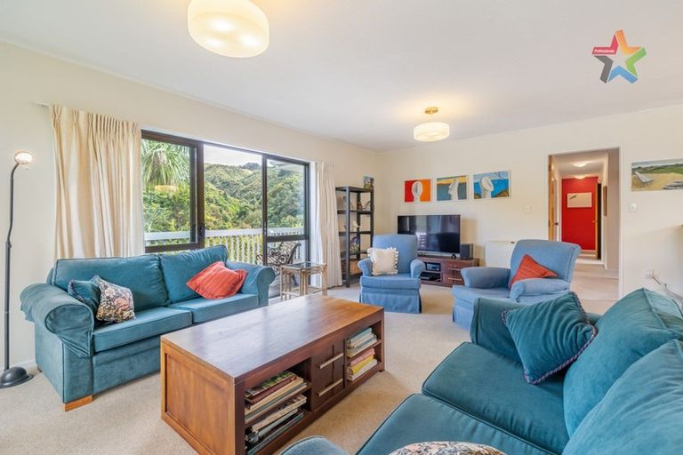 Photo of property in 42 Matuhi Street, Tirohanga, Lower Hutt, 5010