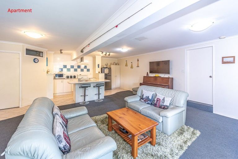 Photo of property in 20 Great North Road, Saint Johns Hill, Whanganui, 4500