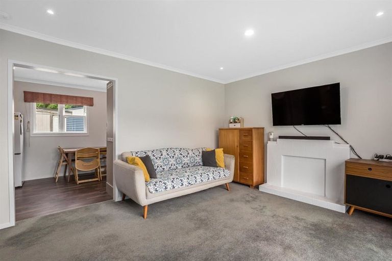 Photo of property in 123 Wellington Road, Wainuiomata, Lower Hutt, 5014