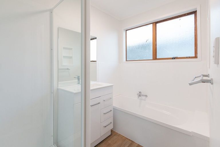 Photo of property in 70 Solar Road, Glen Eden, Auckland, 0602